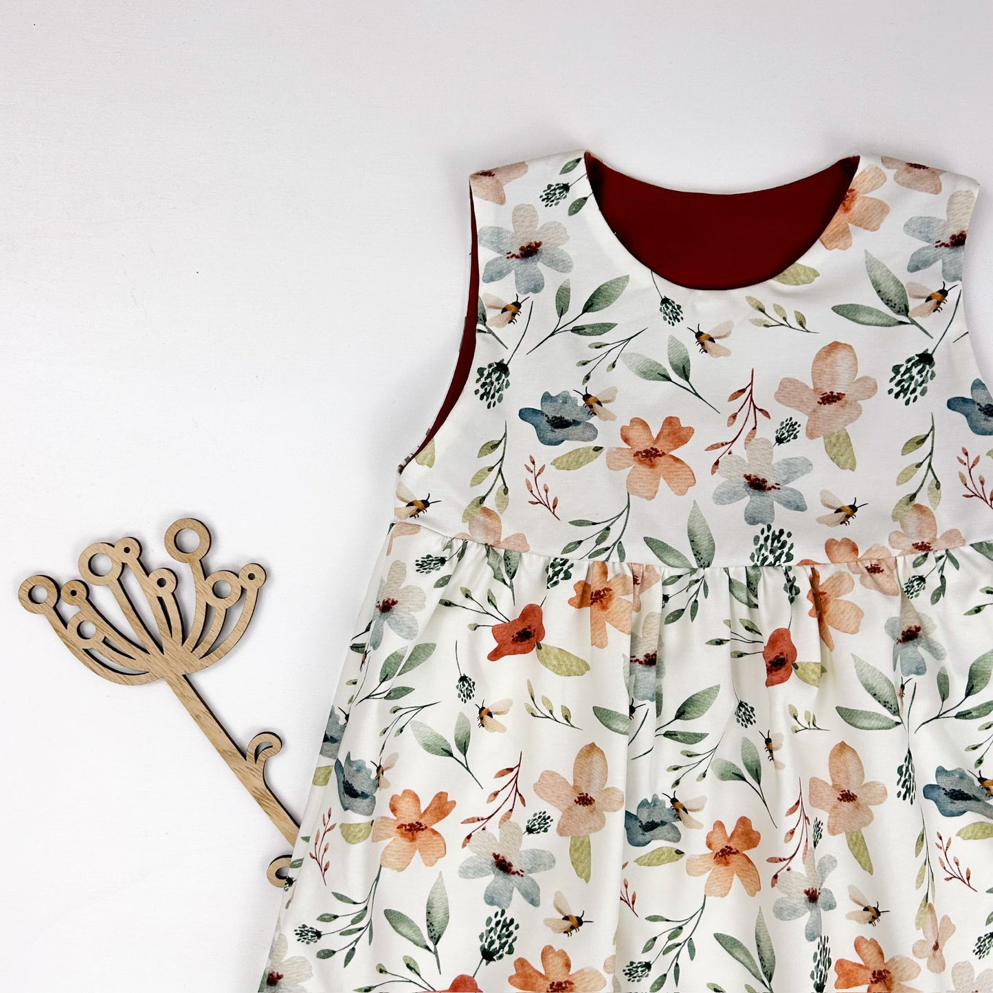 Frühlingsblüte – Kleid mit zartem Blumenmuster