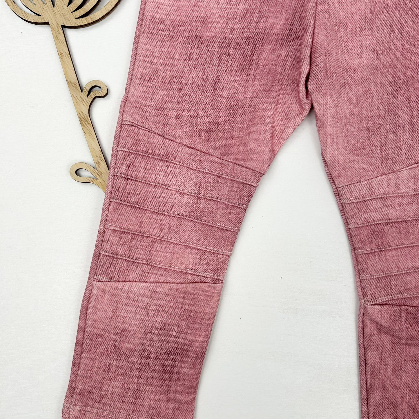 Rosentraum – Kinderhose im Biker-Stil