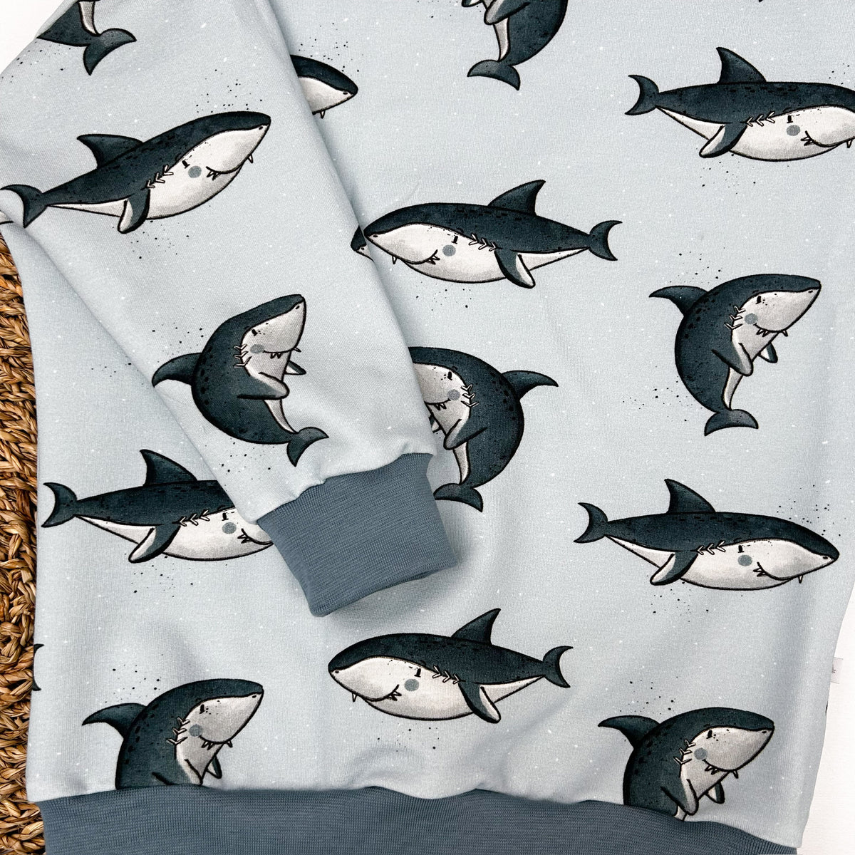 Kinder Oversize-Pullover aus Bio-Baumwolle mit Haiprint – Blau