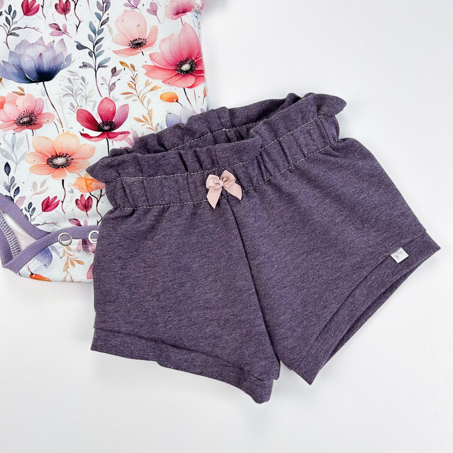 Blütenzauber – Babybody mit Aquarellblumen