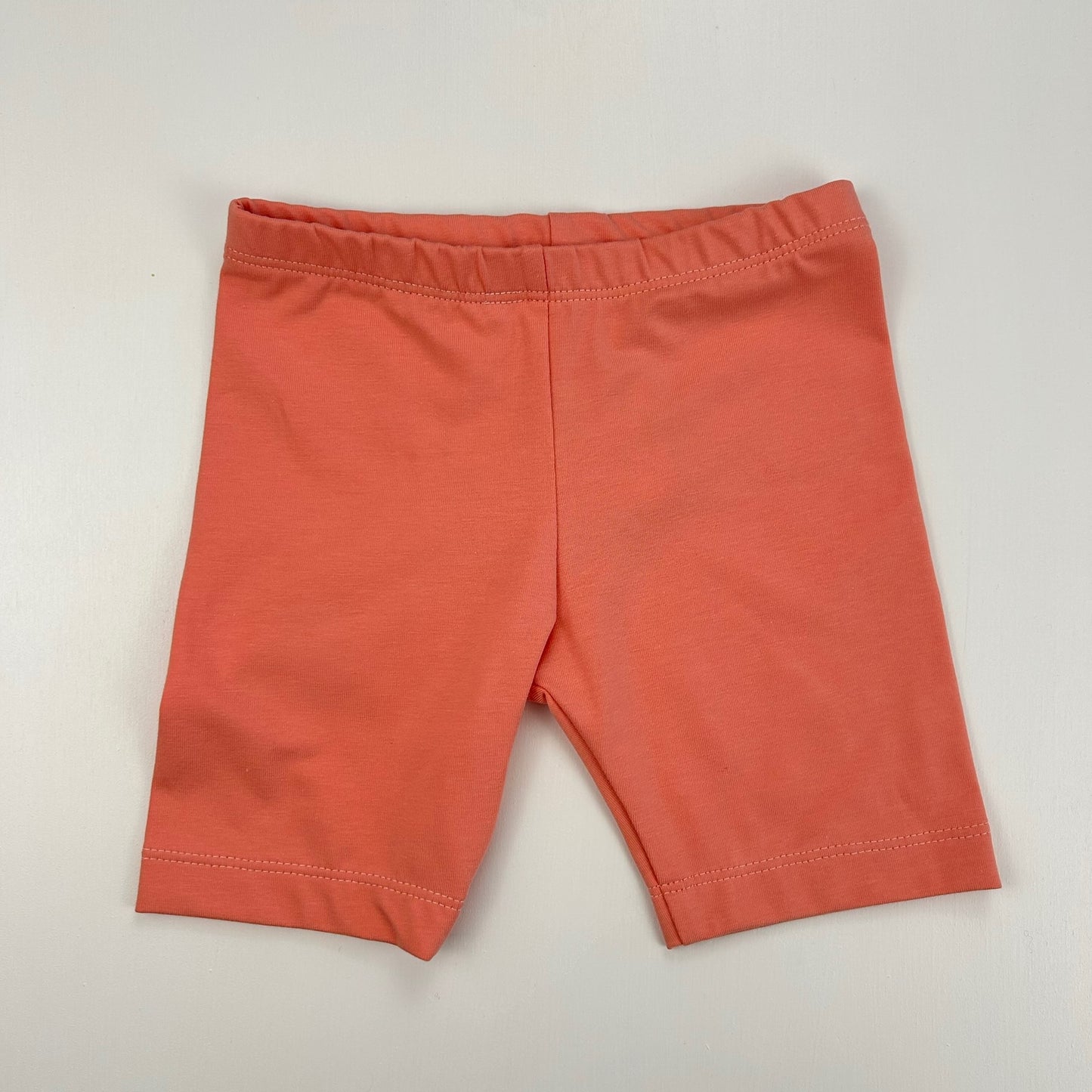 Korallenzauber – Radlershorts in sommerlichem Korallenton