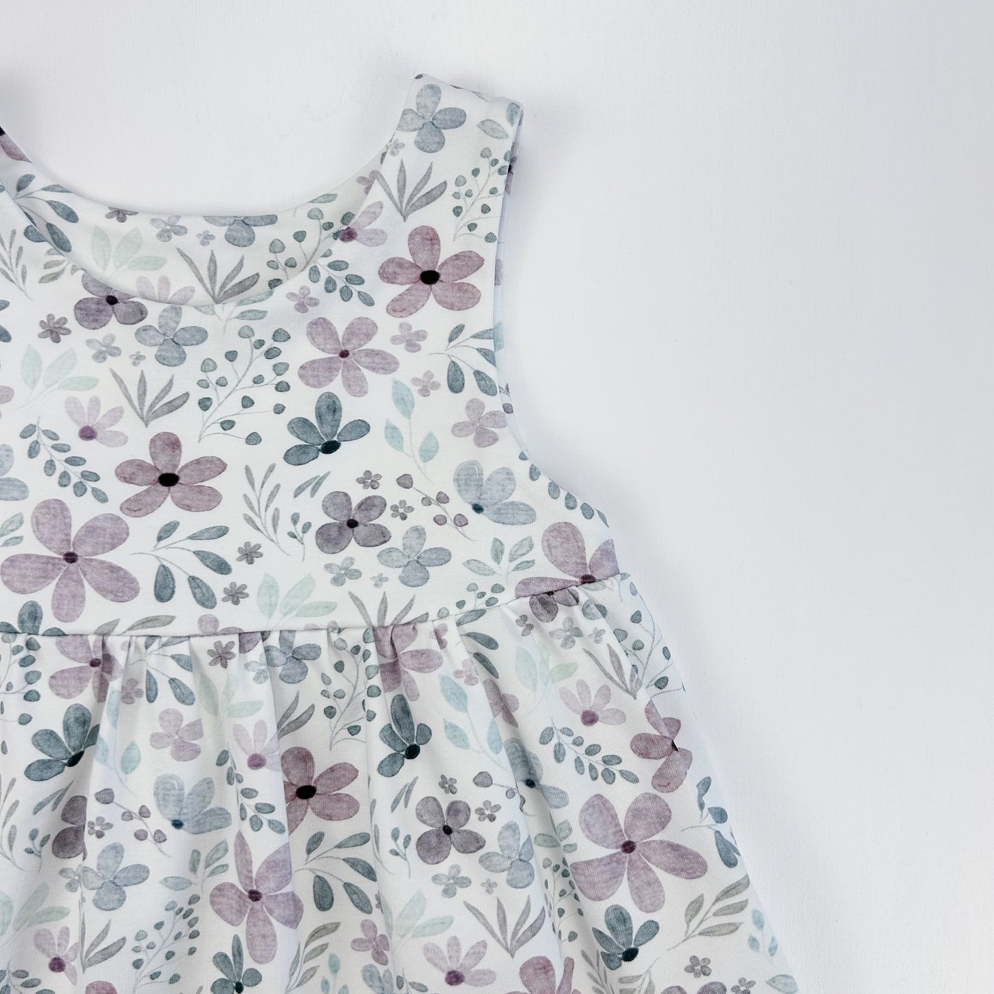 Blütenzauber – Sommerkleid mit zartem Floralprint