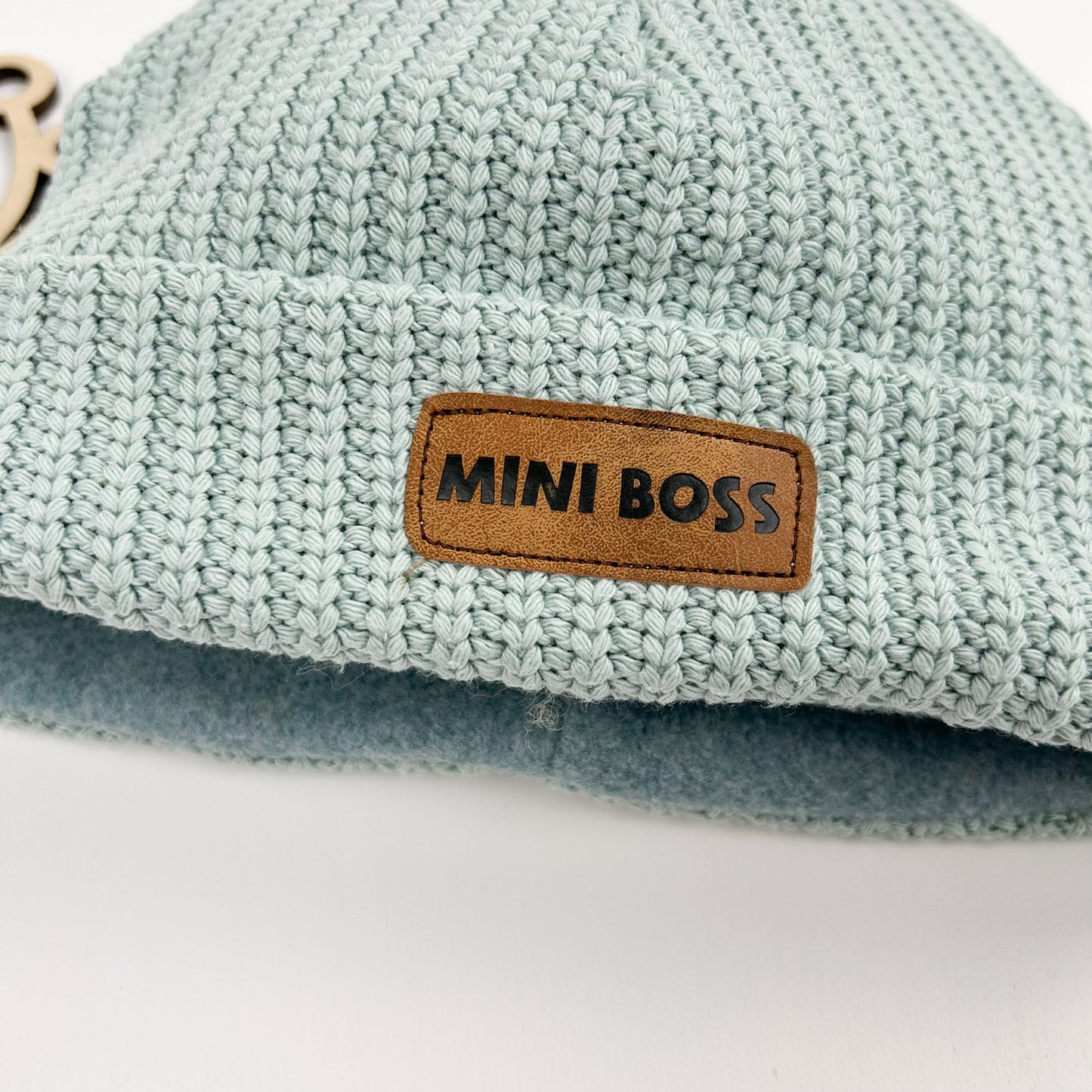 Grobstrick Mütze Mint mit Label Mini Boss - BIO-Baumwollfleece