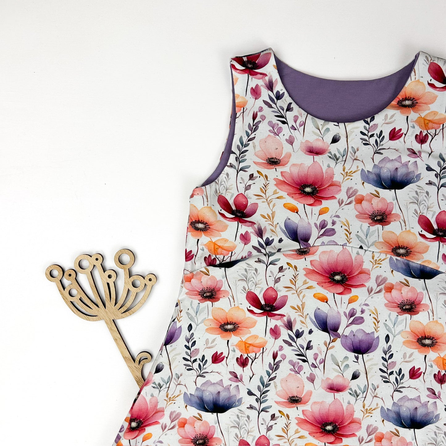 Blütenpoesie – Sommerkleid im Aquarellblüten-Design