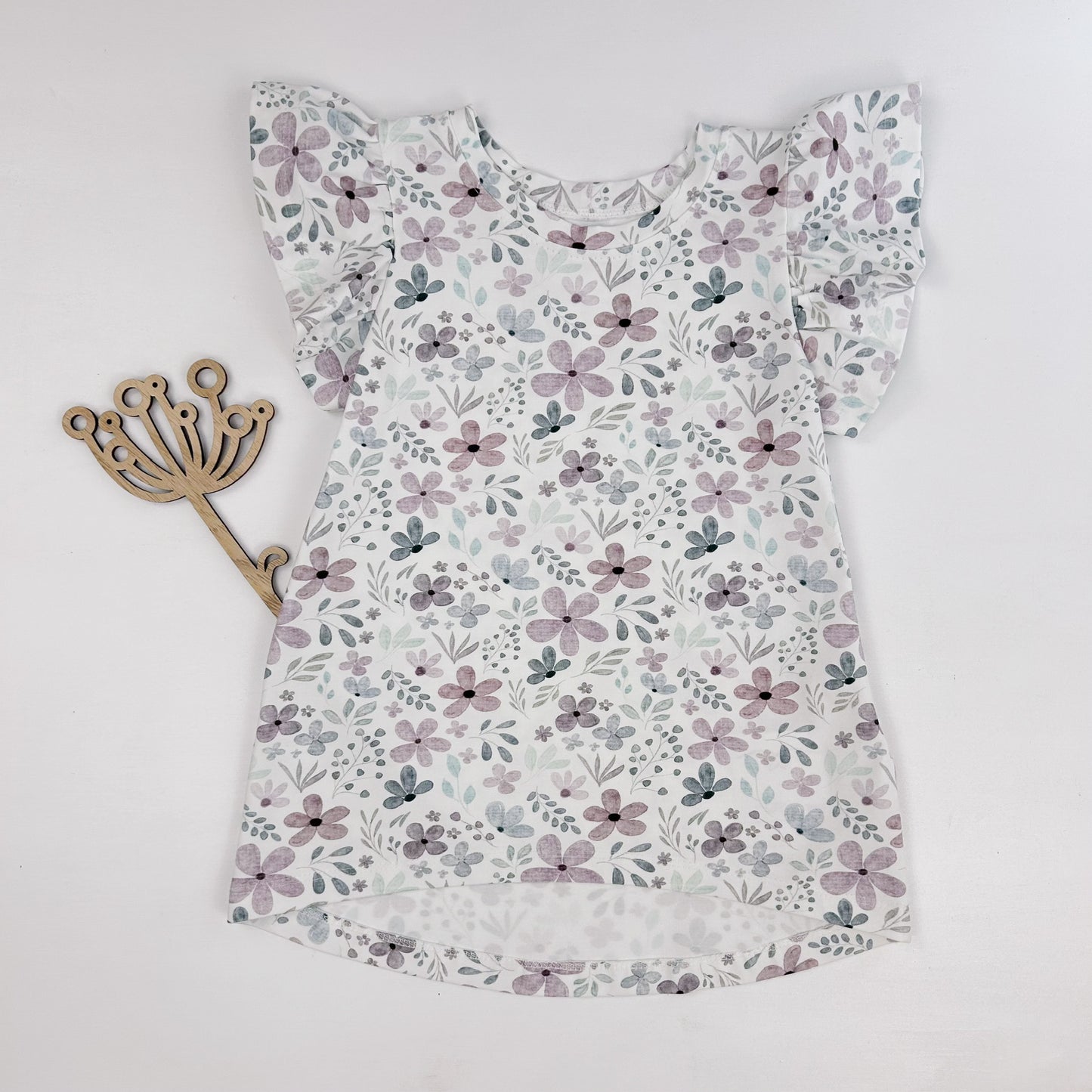 Blütenzauber – Rüschen-Shirt in zarten Pastelltönen