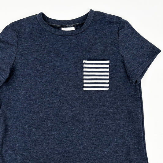 Nordlicht – schlichtes Kinder T-Shirt mit maritimer Brusttasche