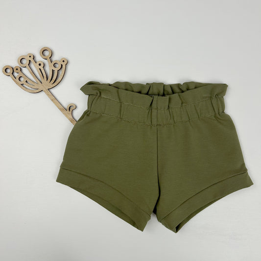 Waldliebe – Paperbag-Shorts in Olivgrün