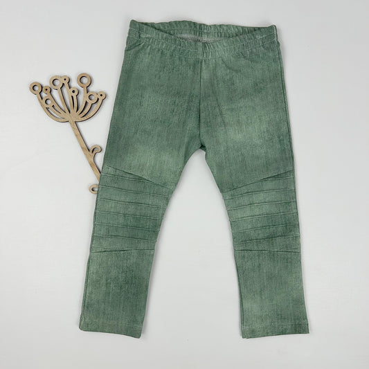 Abenteuergrün – Bikerhose im Jeans-Look
