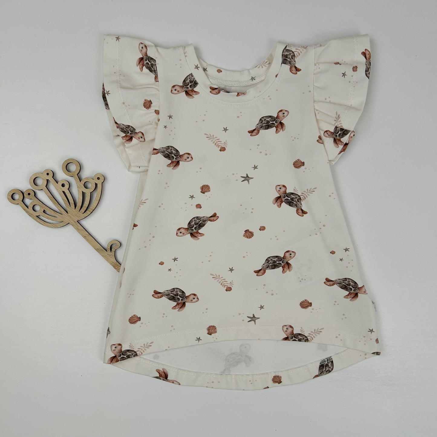 Meereszauber – Shirt mit liebevollem Schildkröten-Print