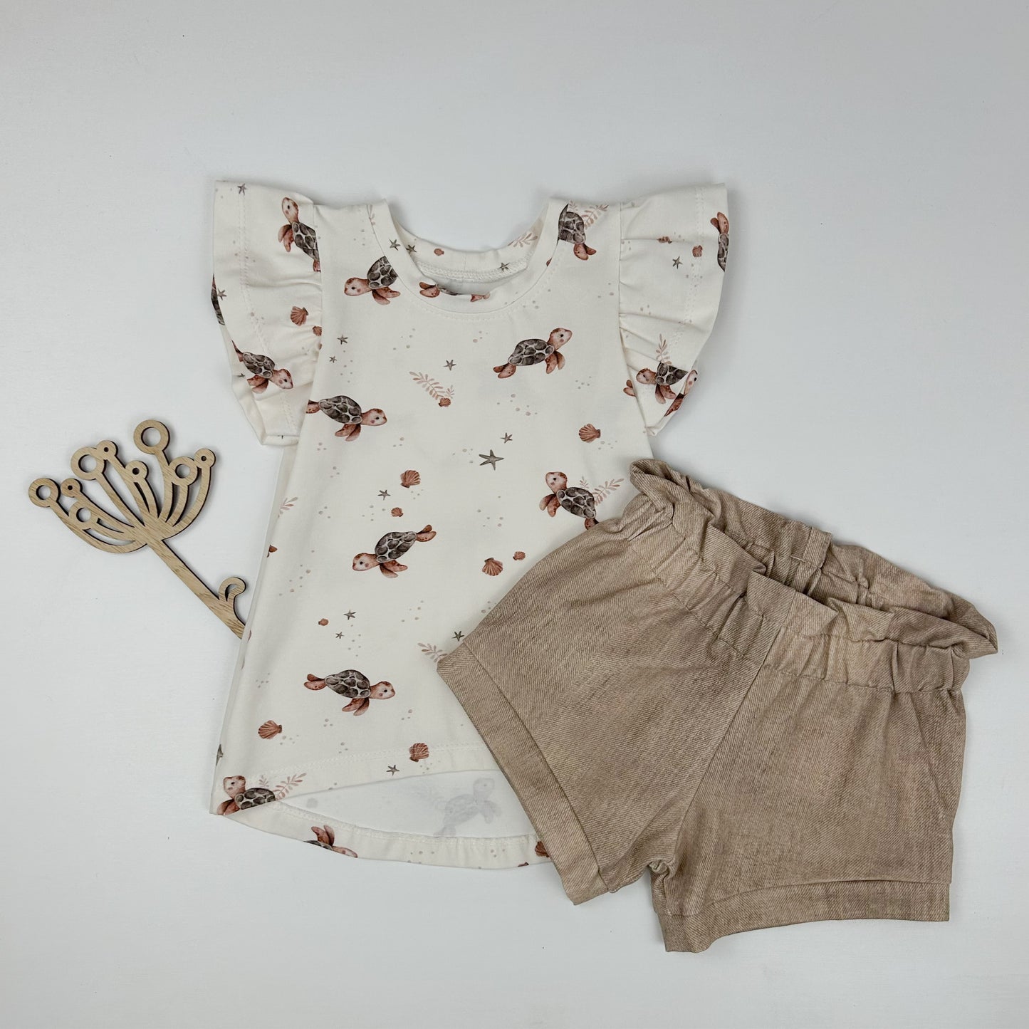 Meereszauber – Shirt mit liebevollem Schildkröten-Print