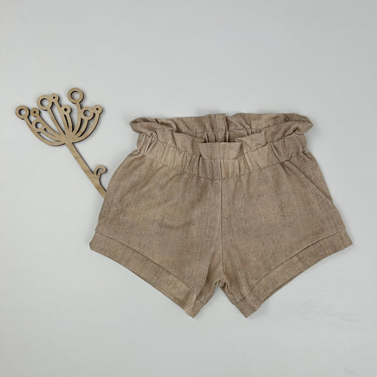 Naturzauber – Paperbag-Shorts in sanftem Beige