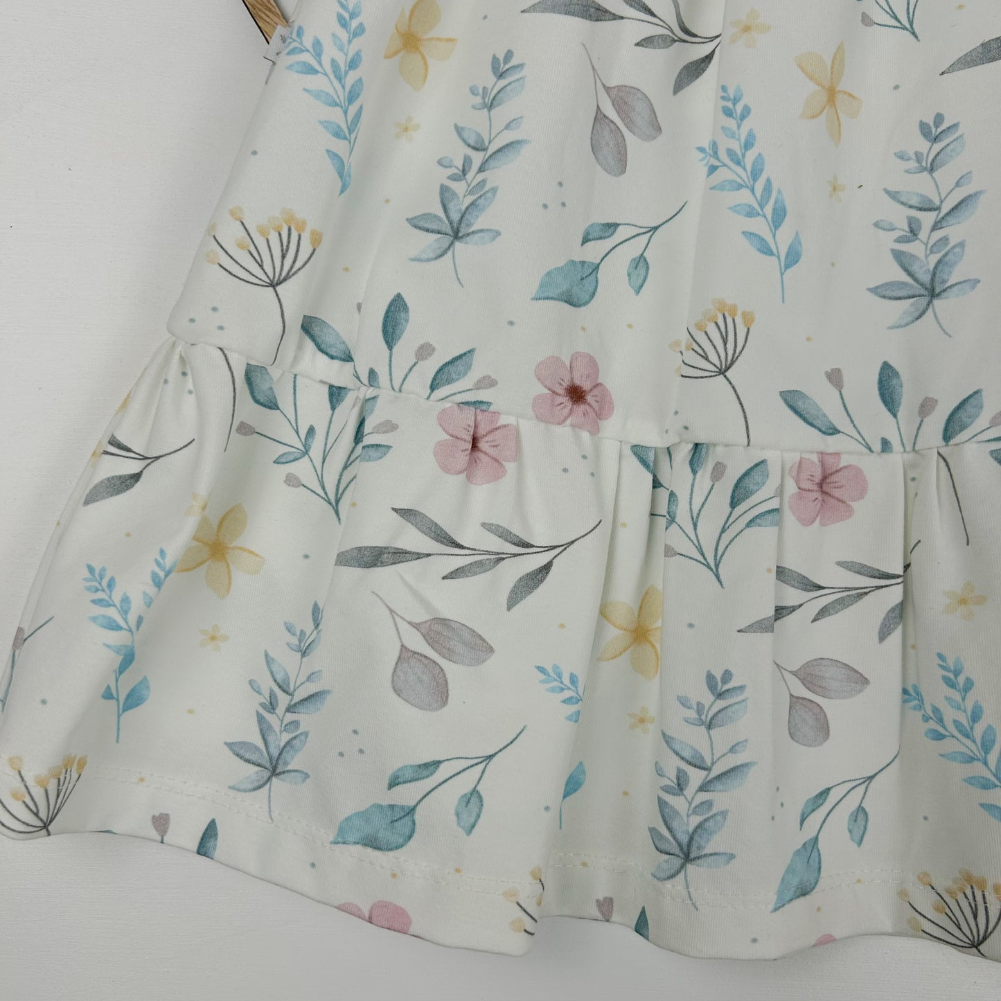 Blütenzauber – Sommerkleid in Sonnengelb