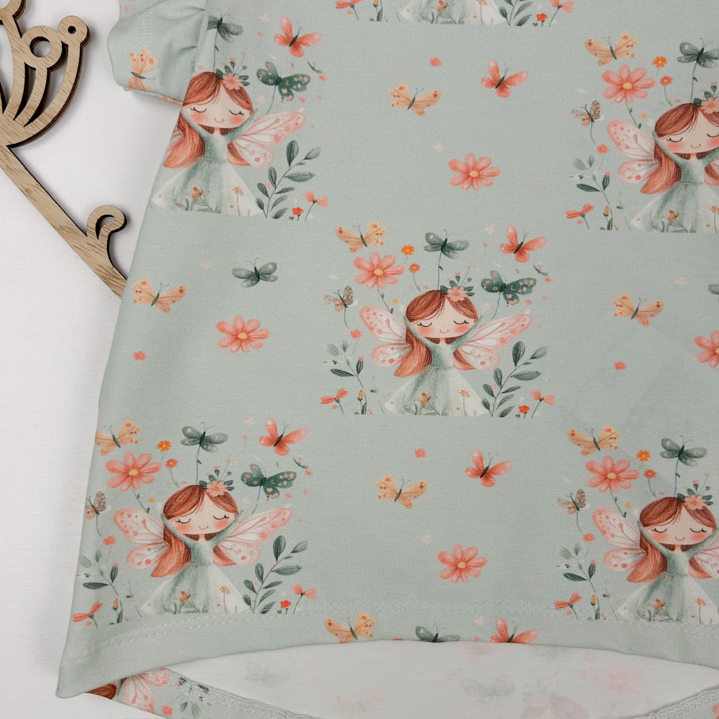 Feentraum – Rüschenshirt mit Zauberwald-Print