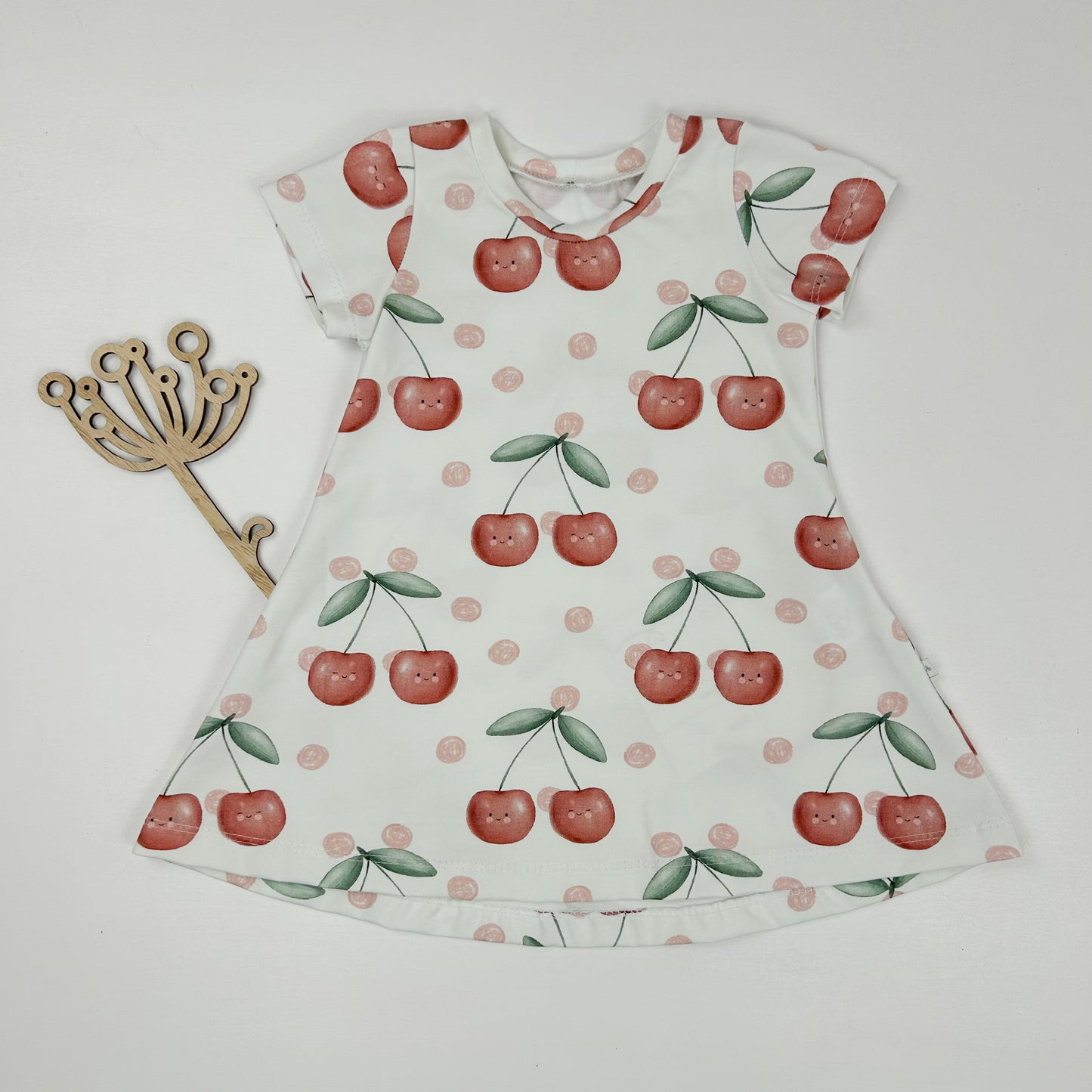 Kirschzauber – Sommerkleid mit fröhlichem Kirschprint