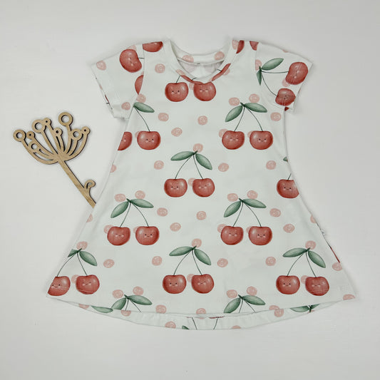 Kirschzauber – Sommerkleid mit fröhlichem Kirschprint