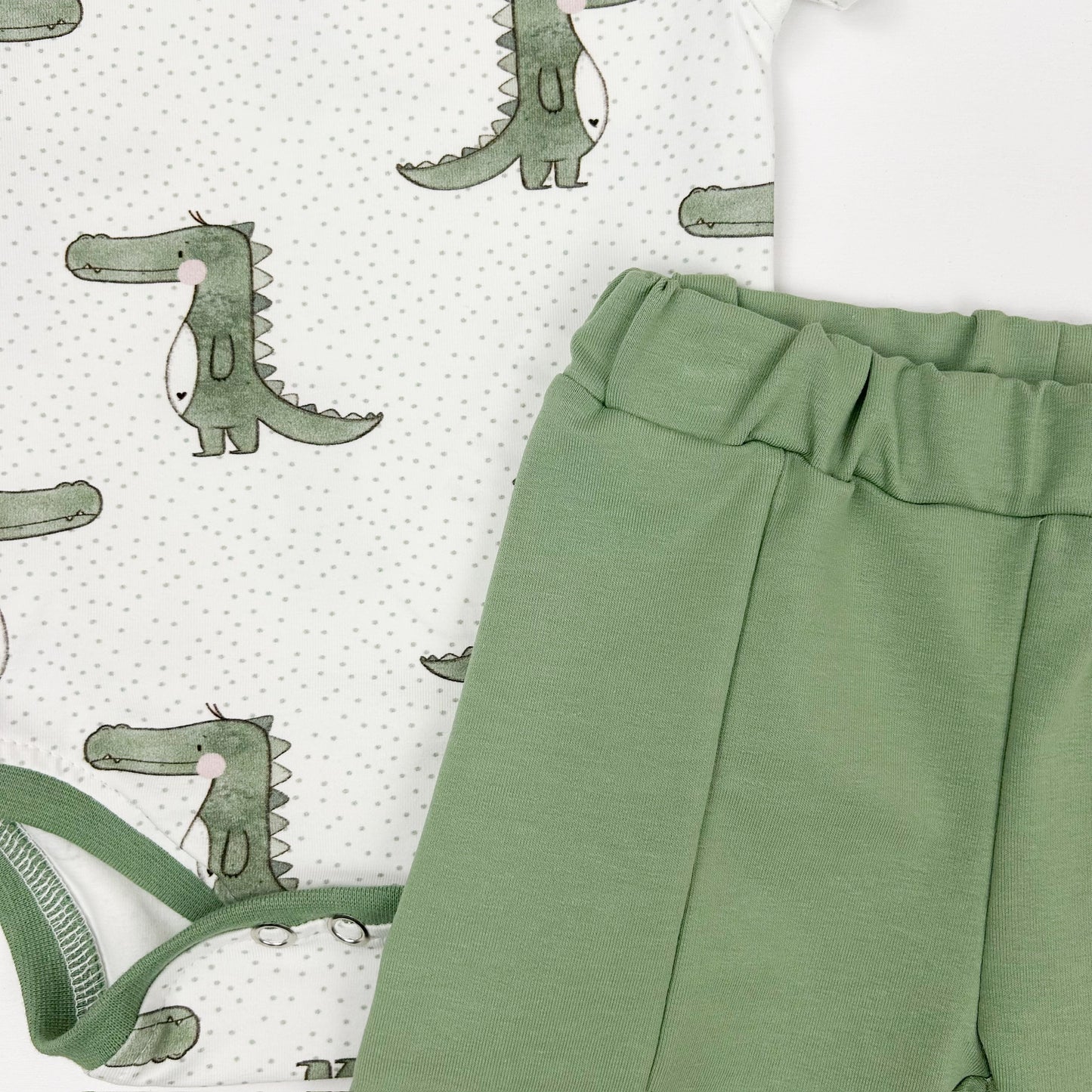 Kleiner Crocofreund – Babybody mit niedlichem Krokodil-Print
