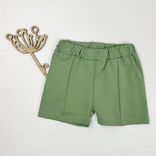 Wiesenzauber – Babyshorts in zartem Salbeigrün