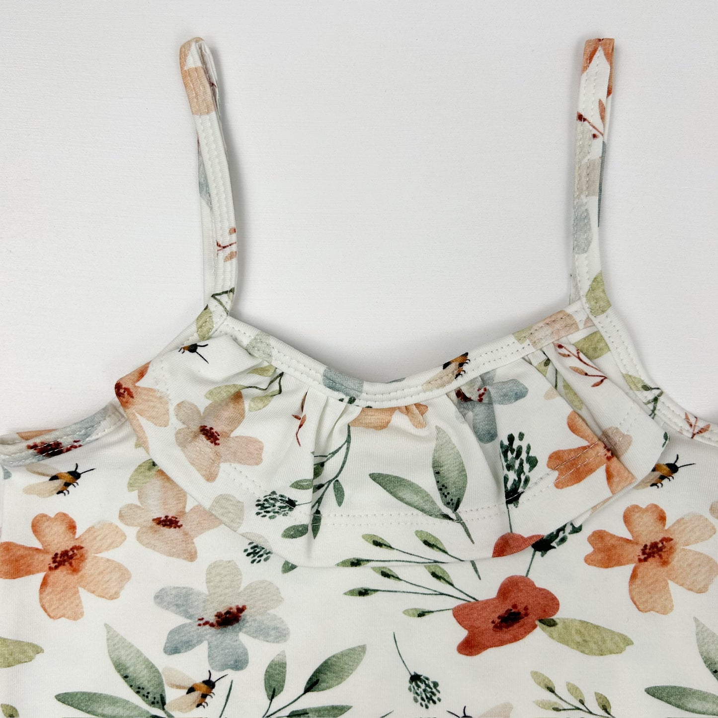 Blütenzauber – Sommertop mit floralem Aquarell-Print