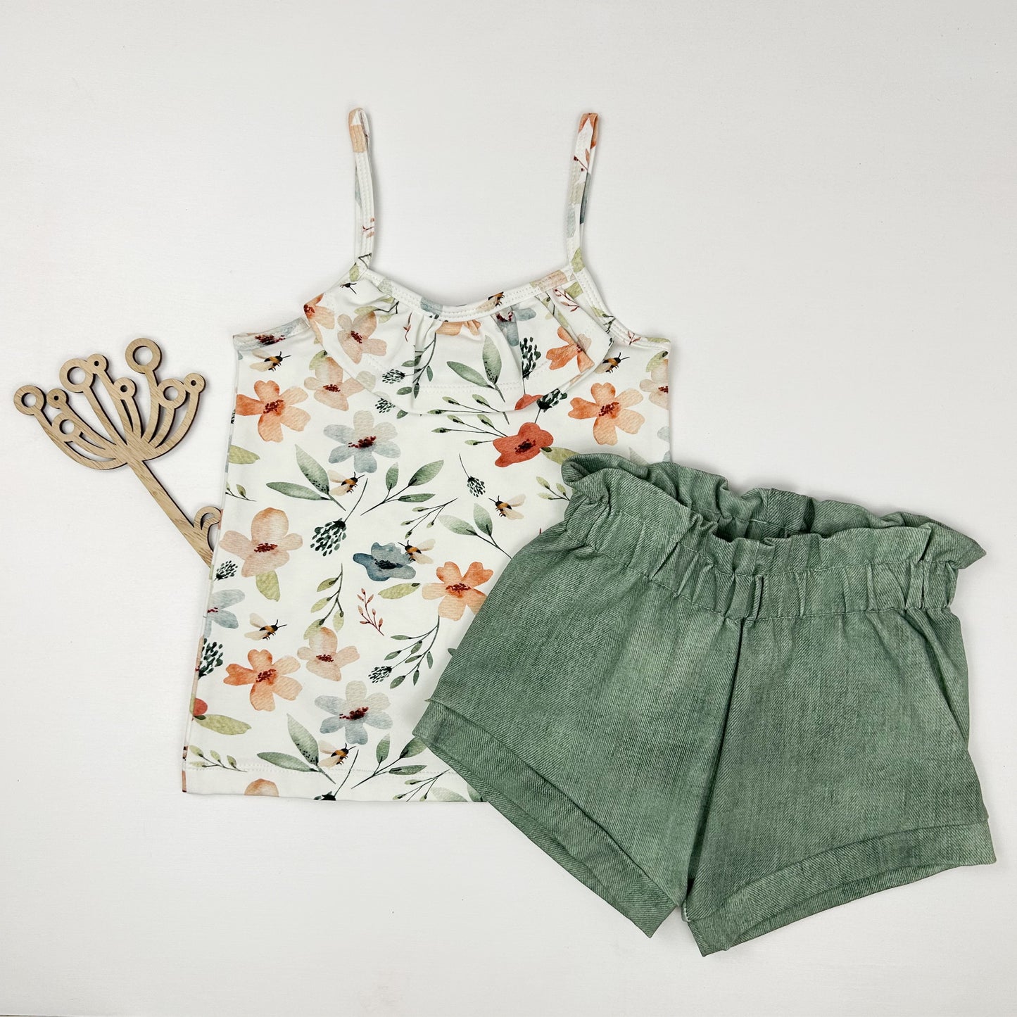 Blütenzauber – Sommertop mit floralem Aquarell-Print