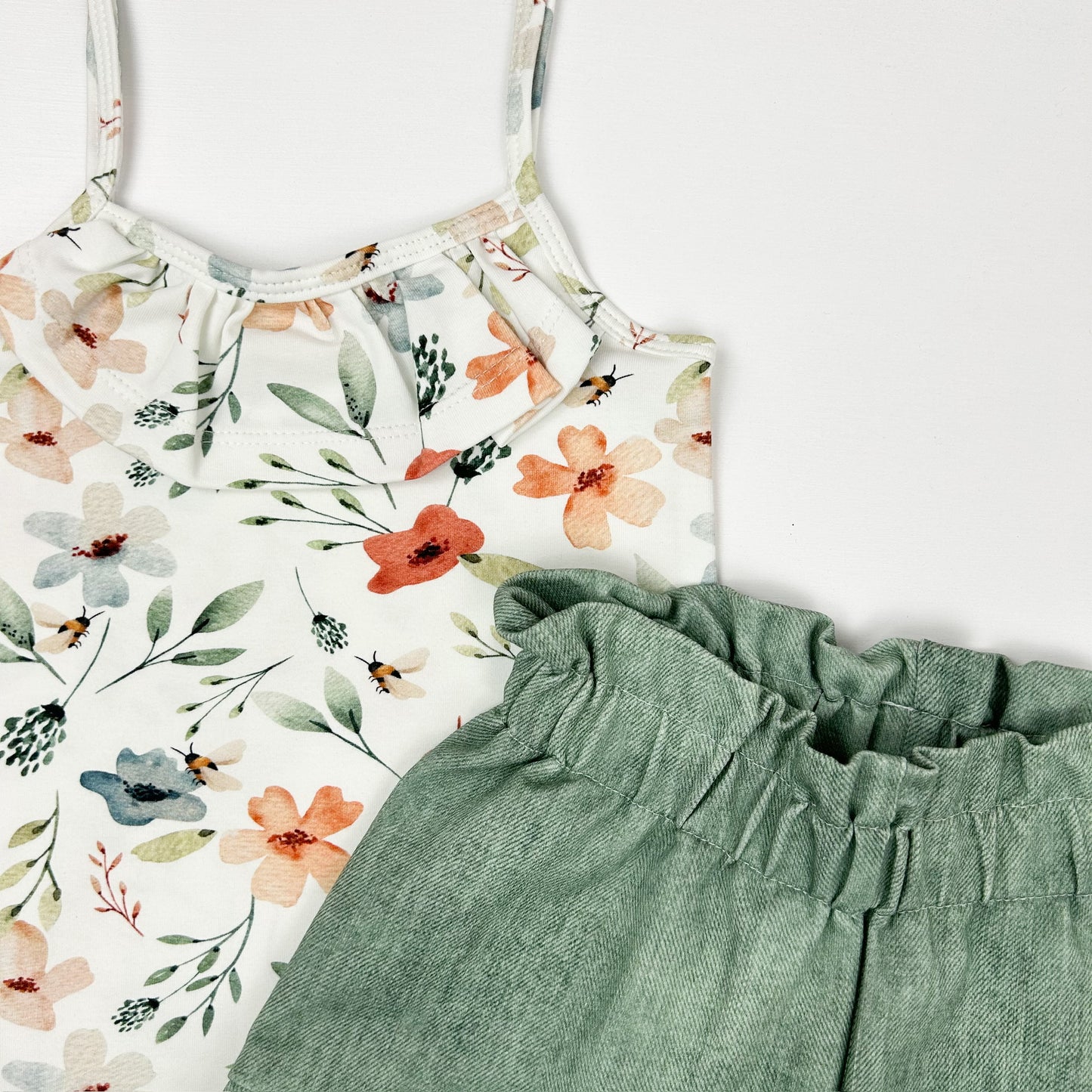 Blütenzauber – Sommertop mit floralem Aquarell-Print