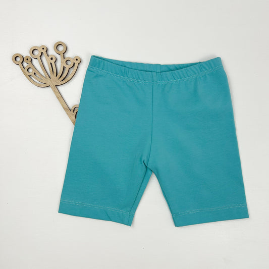 Meeresbrise – Radler-Shorts in strahlendem Türkis