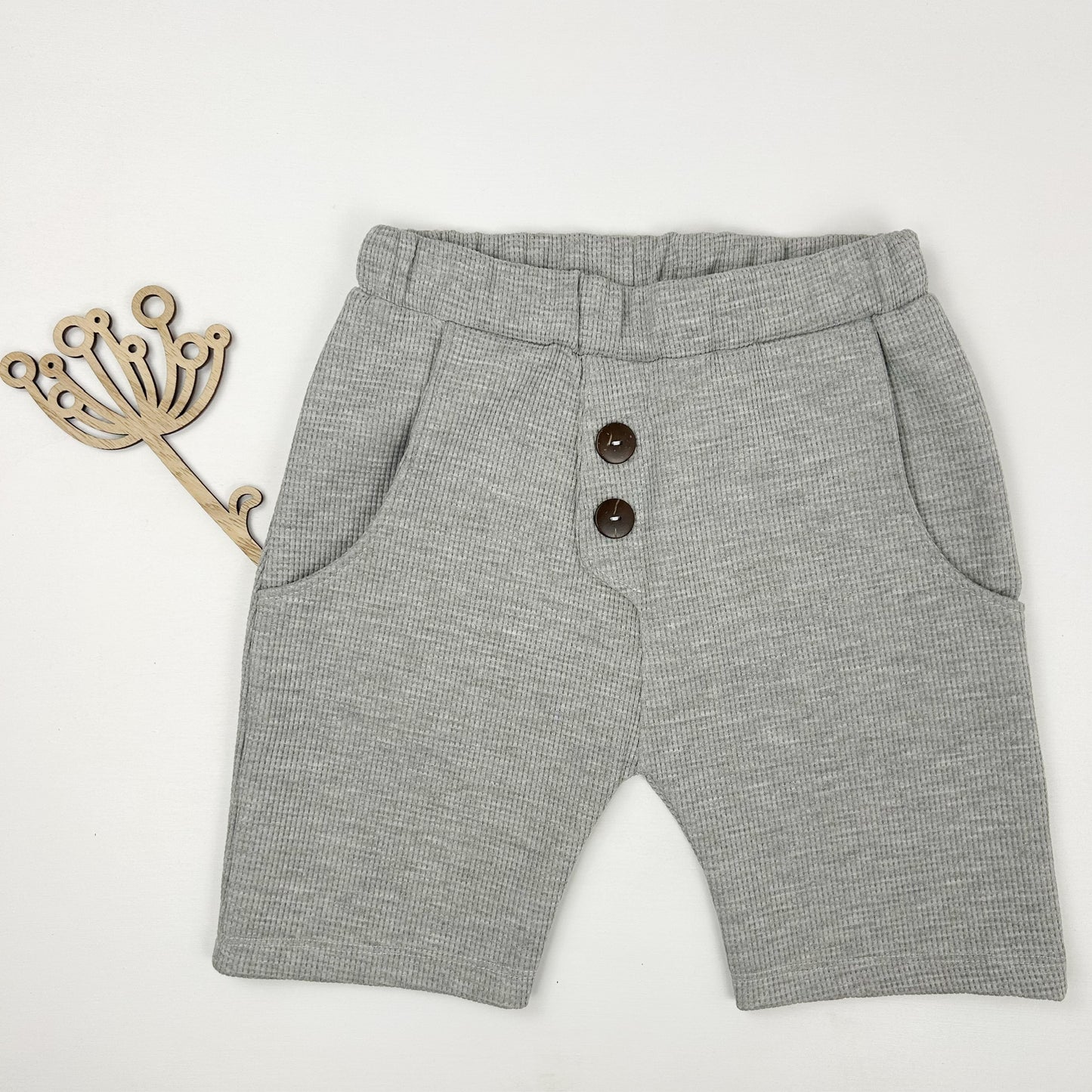 Naturbursche – Kinder-Shorts in hellem Grau