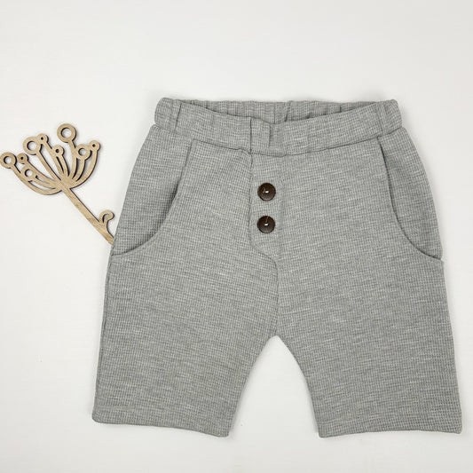 Naturbursche – Kinder-Shorts in hellem Grau