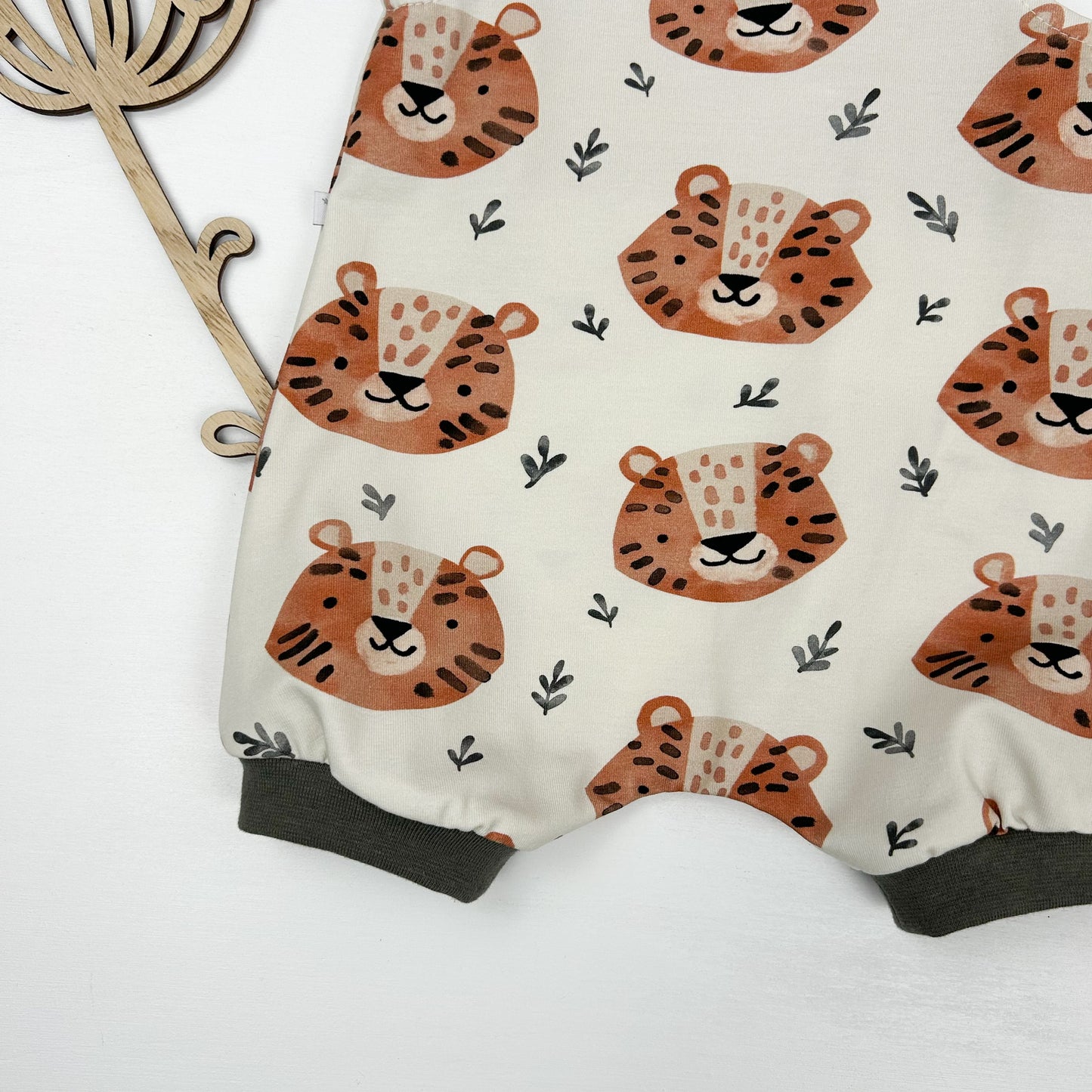 Kleiner Wildfang – Strampler mit Tiger-Print