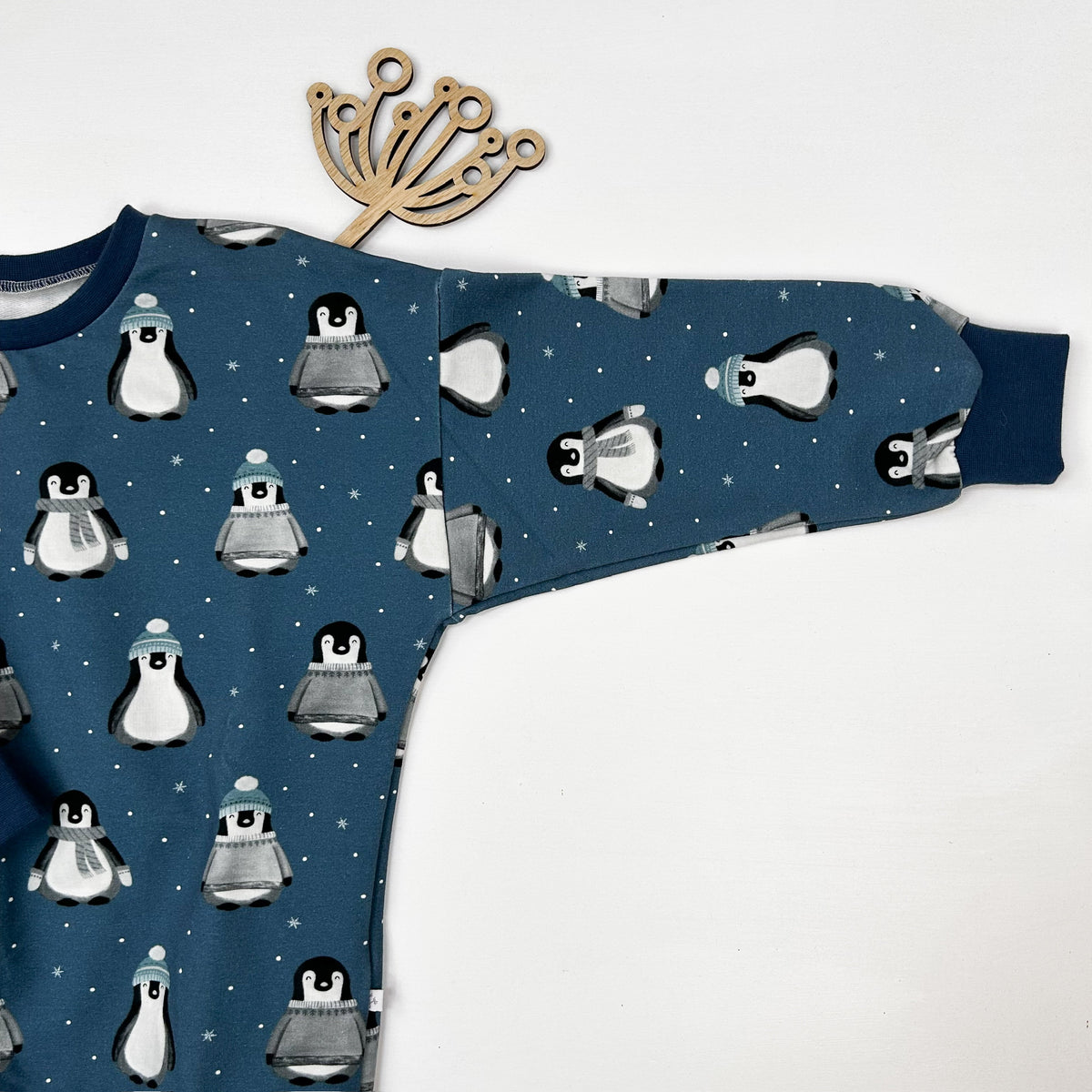 Kinder Oversize-Pullover aus Bio-Baumwolle mit Pinguinprint
