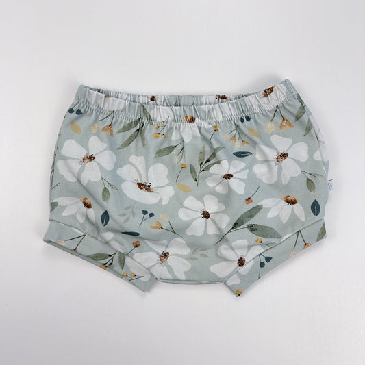 Blütenzauber – Babyshorts aus Bio-Baumwolle