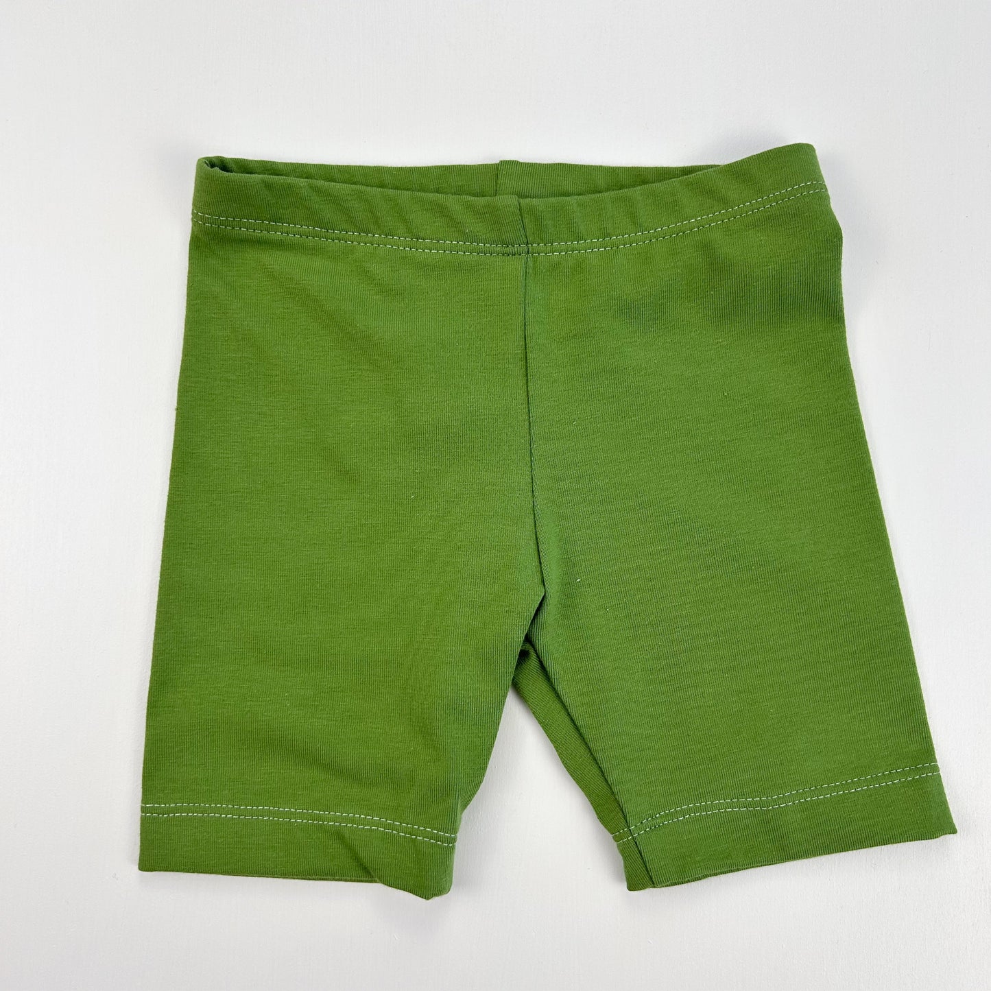Wiesenfrisch – Radler-Shorts in Apfelgrün