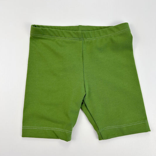 Wiesenfrisch – Radler-Shorts in Apfelgrün
