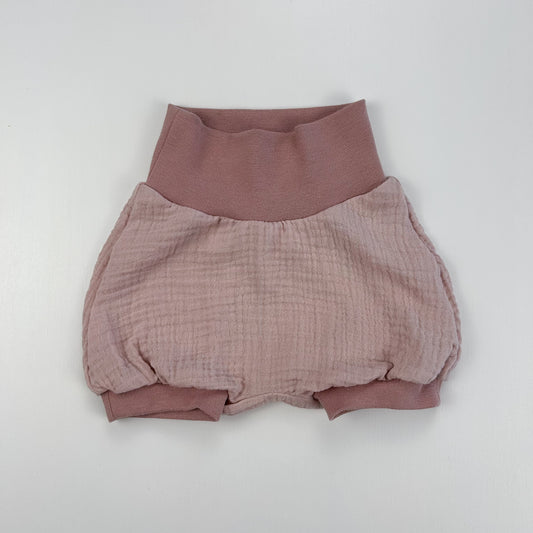 Rosenwolke – Luftige Musselin Babyshorts in Altrosa