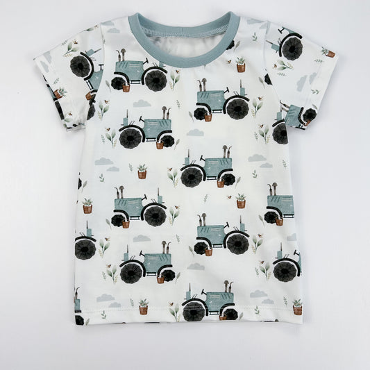 Kleiner Bauer – Kinder-Shirt mit liebevollem Traktorprint