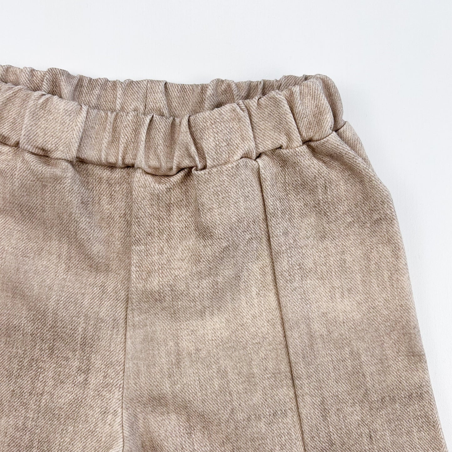 Sandbeige Komfort – Kinder-Shorts in natürlicher Leinenoptik