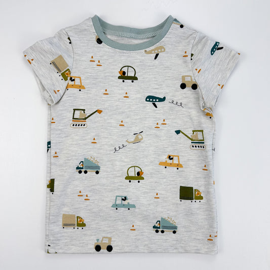 Abenteuerzeit – Kinder-Shirt mit Fahrzeugprint & Entdecker-Motiven
