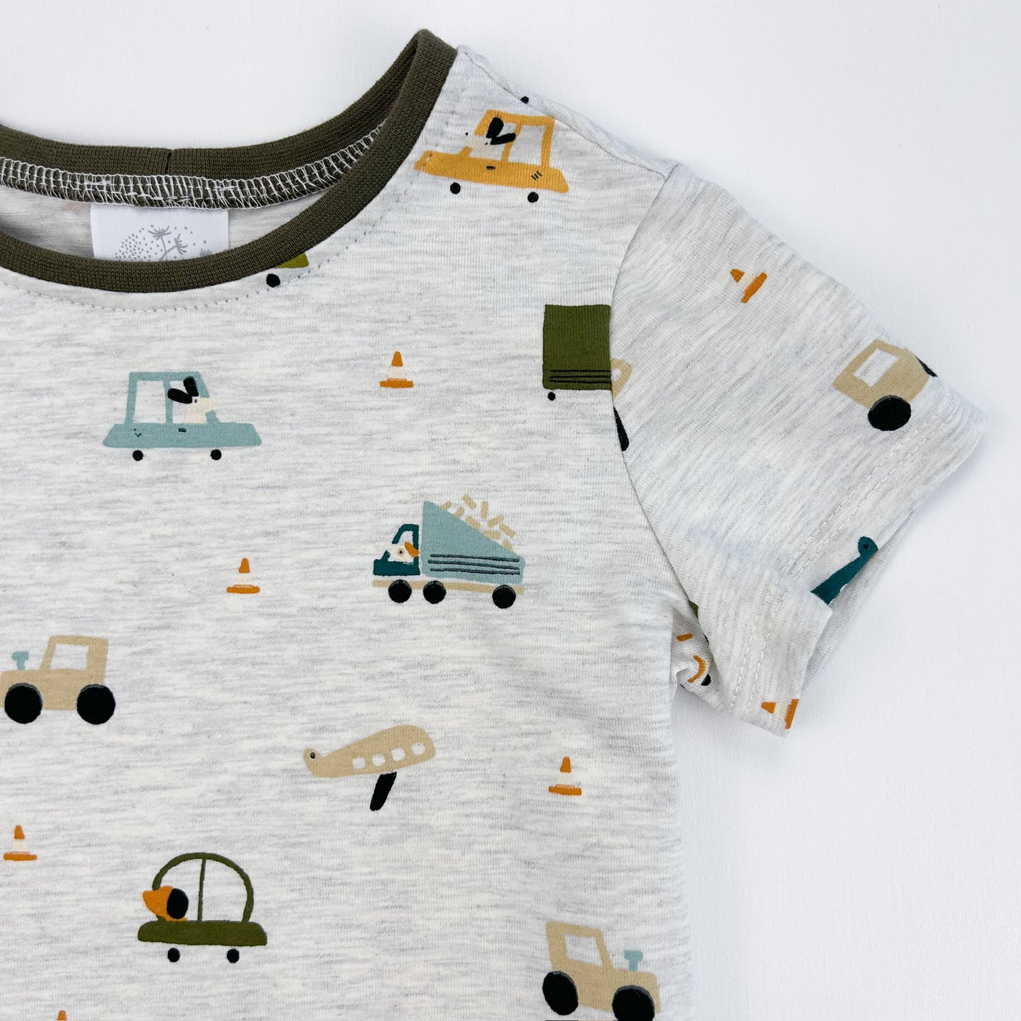 Abenteuerfahrt – Kinder-Shirt mit Fahrzeug-Print