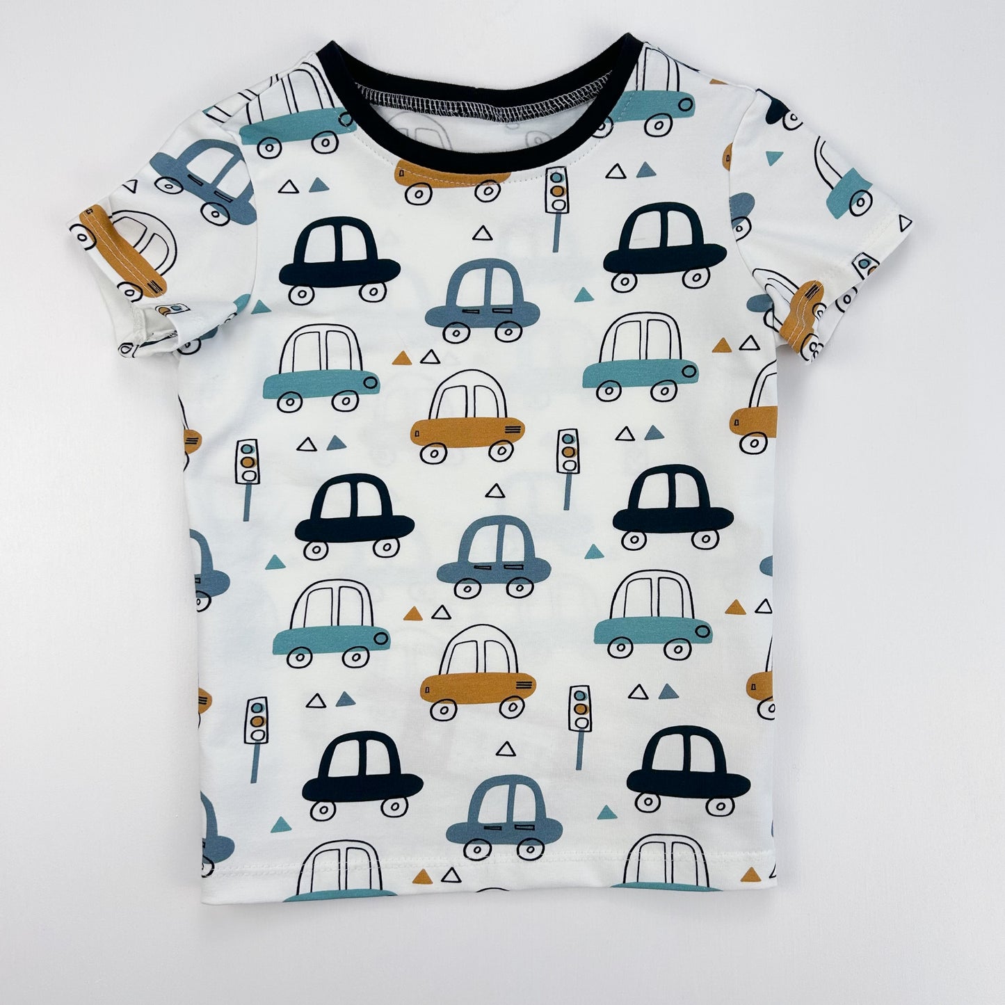 Fahrspass – Kinder-Shirt mit coolem Auto-Print