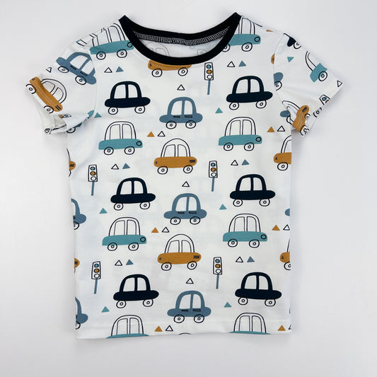Fahrspass – Kinder-Shirt mit coolem Auto-Print